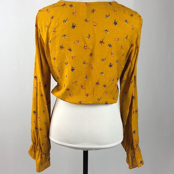 Divided Long Sleeve Crop Top - Picture 2 of 6